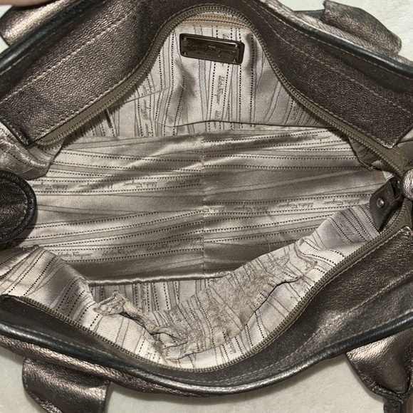 Silver/Gray Salvatore Ferragamo shoulder bag. - Picture 2 of 4